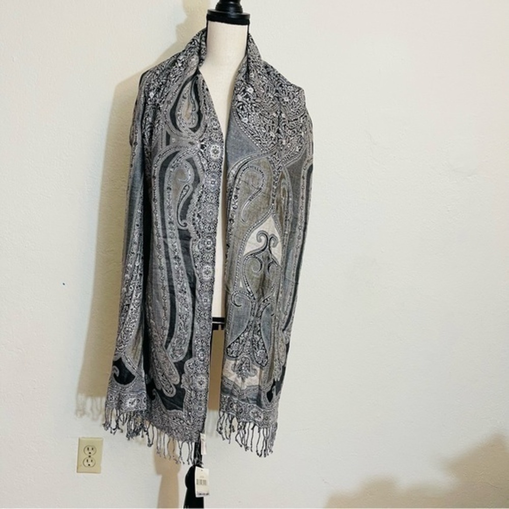 NWT CollectionEighteen Women Scarf